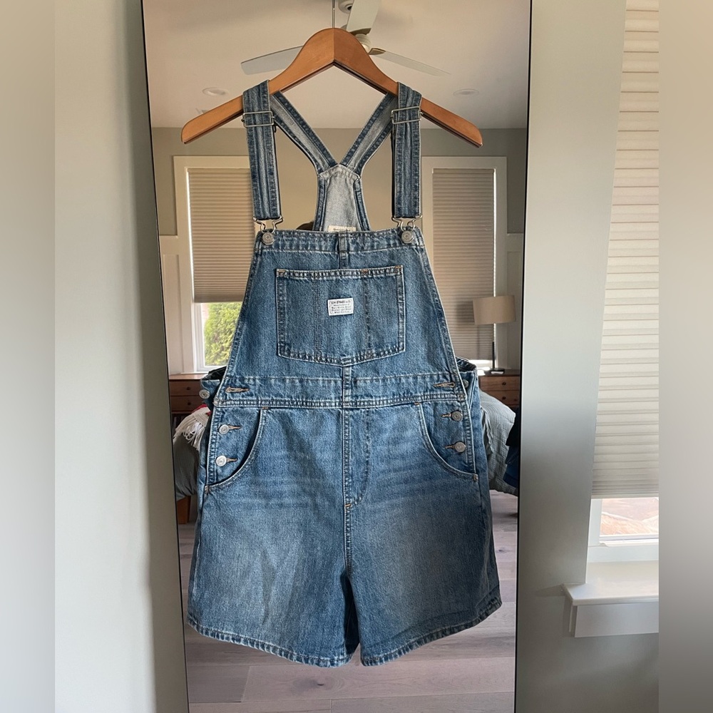 Levi’s Premium Vintage Shortalls - Denim Overall Shorts in Medium Wash - Picture 2 of 11